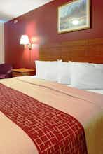 Hotel Red Roof Inn & Suites Dickinson photo 2