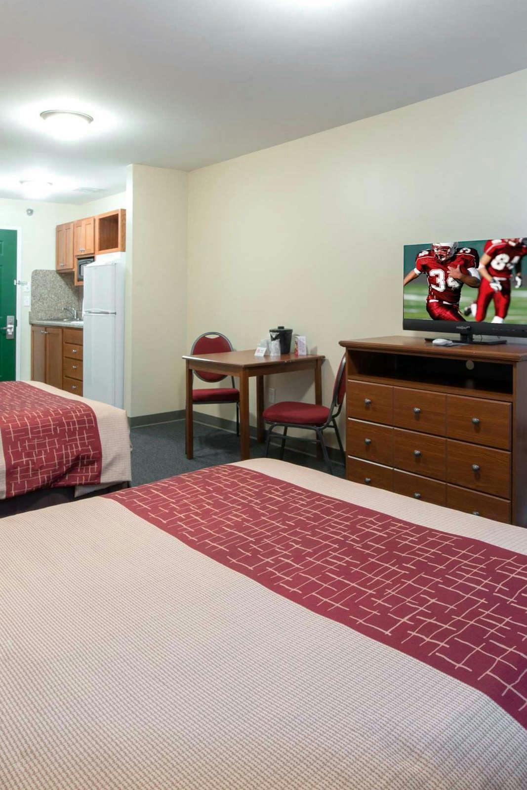 Hotel Red Roof Inn & Suites Dickinson photo 5