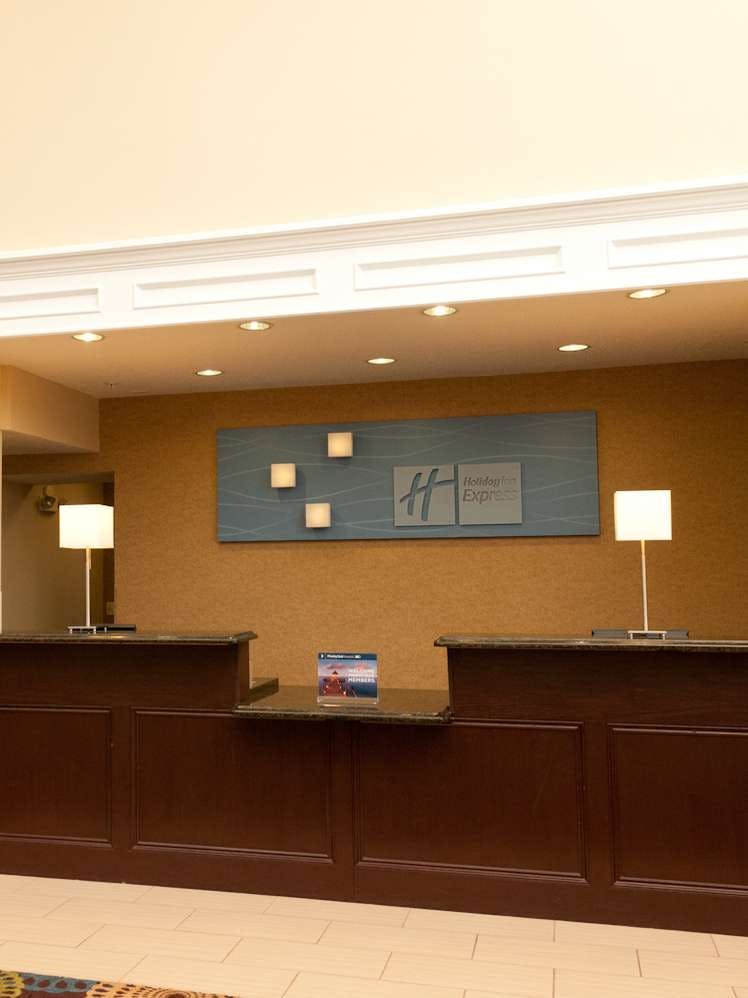 Hotel Holiday Inn Express Hotel & Suites Bloomington City Center photo 5