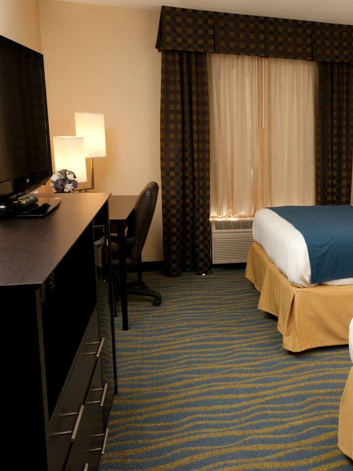 Hotel Holiday Inn Express Hotel & Suites Bloomington City Center photo 3