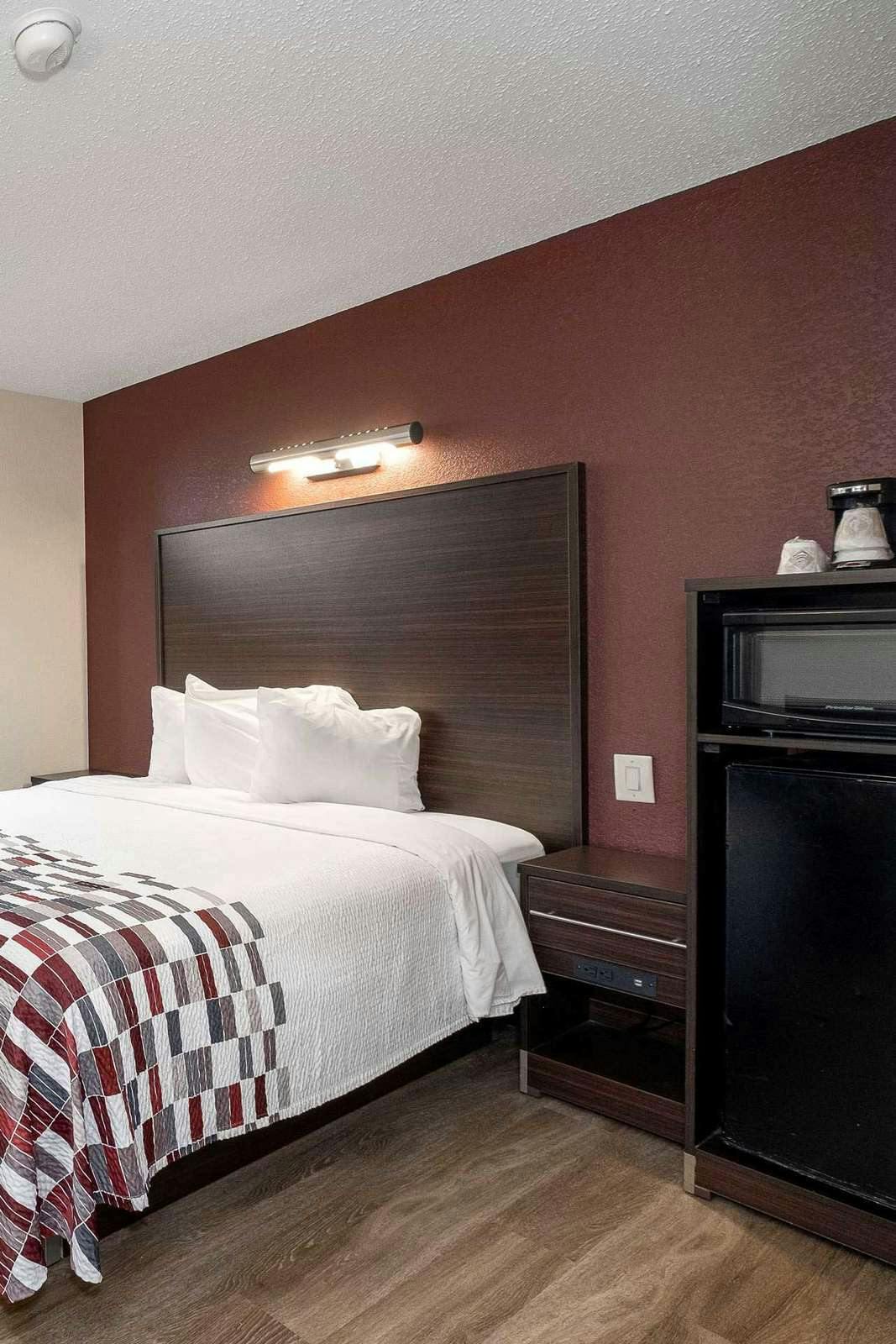 Hotel Red Roof Inn Springfield, MO photo 2