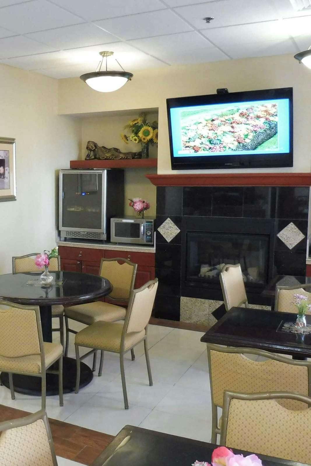 Hotel Red Roof Inn & Suites Galloway photo 4