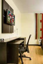 Hotel Red Roof Inn & Suites Beaumont photo 3