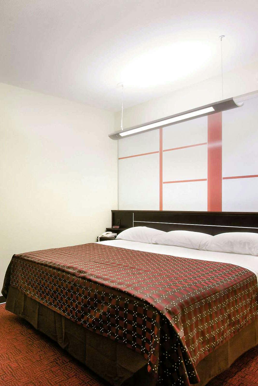 Hotel Red Roof Inn & Suites Beaumont photo 4
