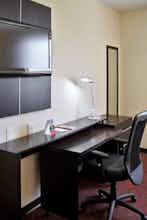 Hotel Red Roof Inn & Suites Beaumont photo 5