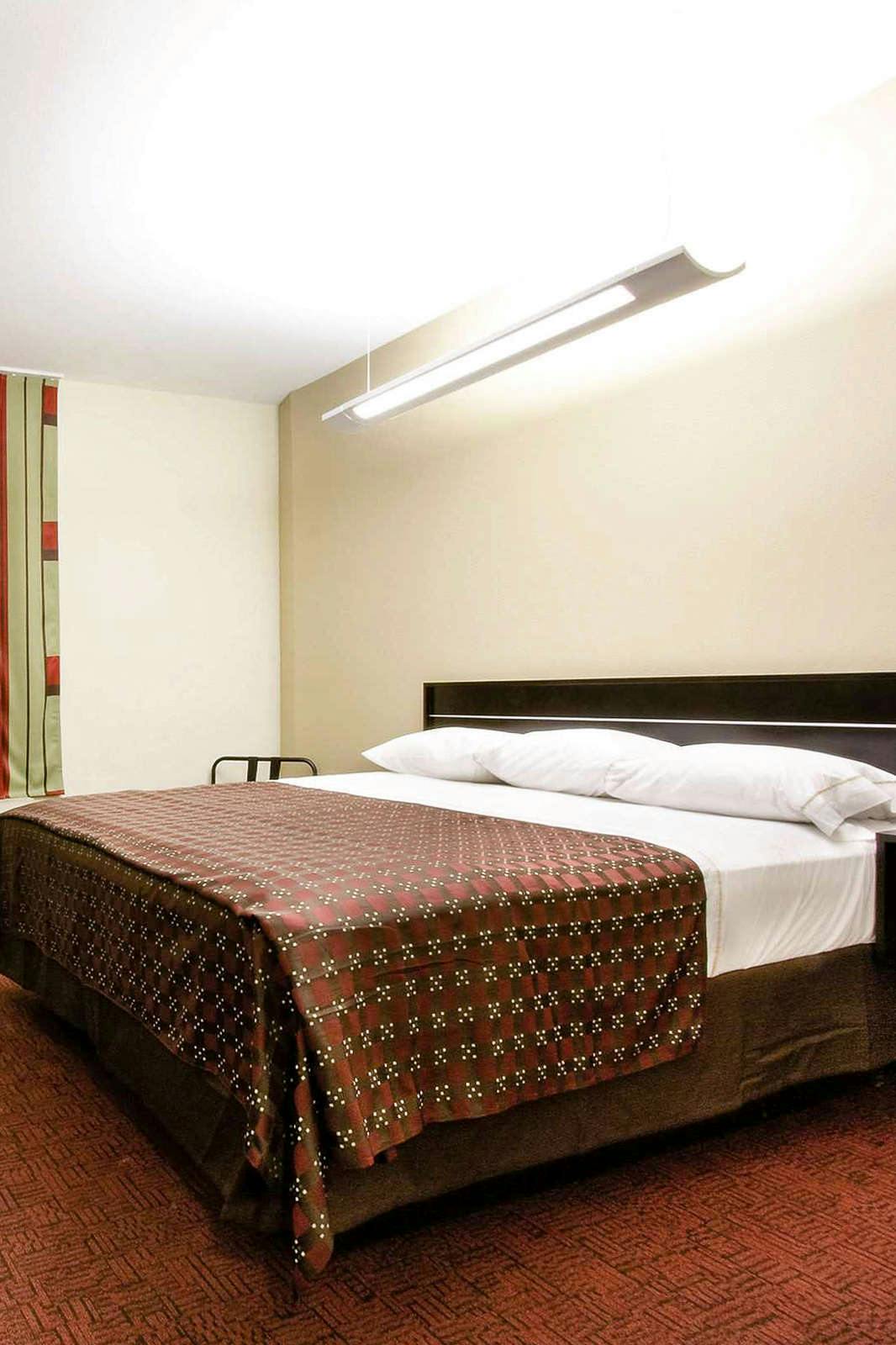 Hotel Red Roof Inn & Suites Beaumont photo 1
