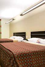 Hotel Red Roof Inn & Suites Beaumont photo 2