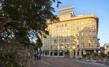 Crockett Hotel