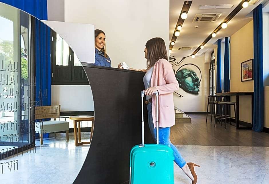 Hotel One Shot Luchana photo 2