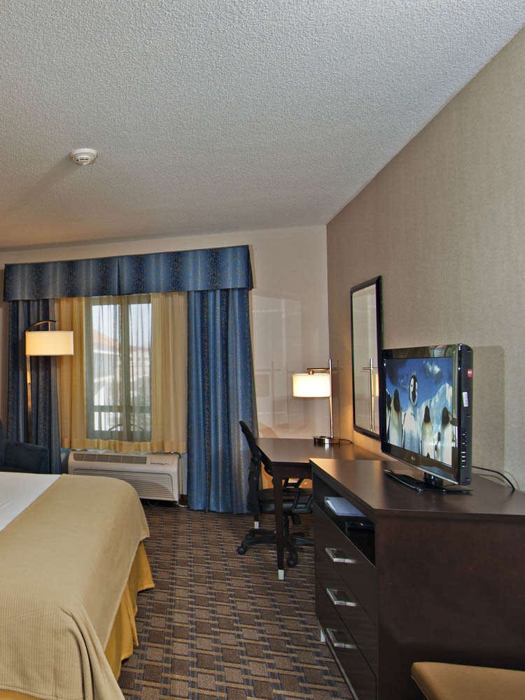 Hotel Holiday Inn Express Hotel & Suites Morton Peoria Area photo 4