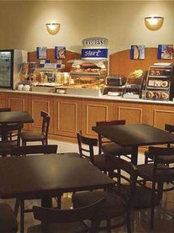 Hotel Holiday Inn Express Hotel & Suites Morton Peoria Area photo 5