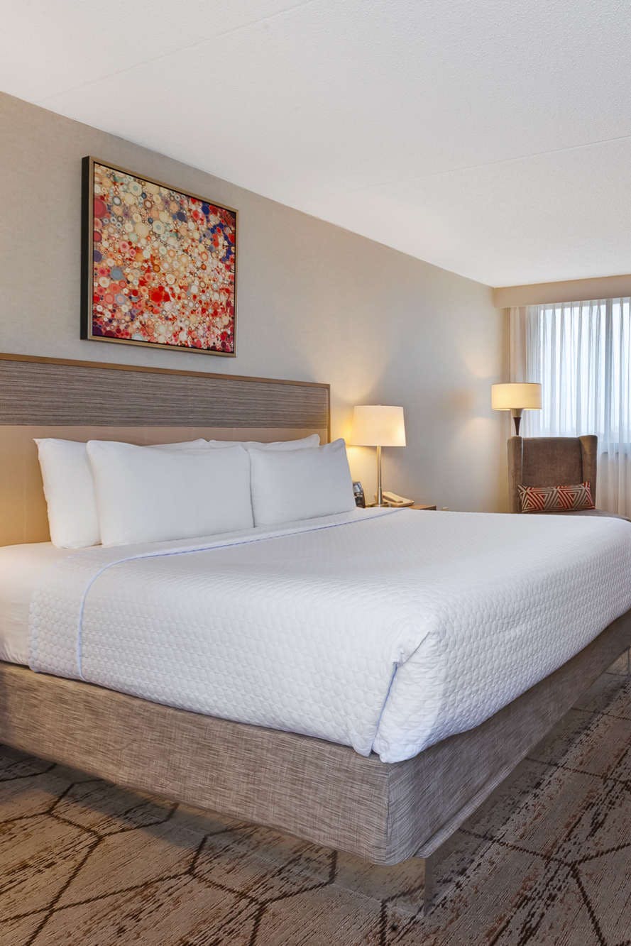 Hotel Crowne Plaza Columbus North - Worthington photo 2