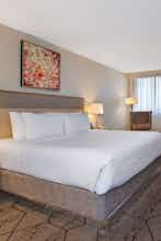 Hotel Crowne Plaza Columbus North - Worthington photo 2