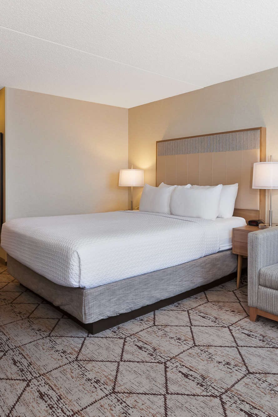 Hotel Crowne Plaza Columbus North - Worthington photo 4