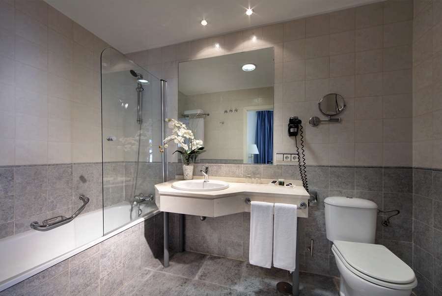 Hotel Exe Isla Cartuja photo 3