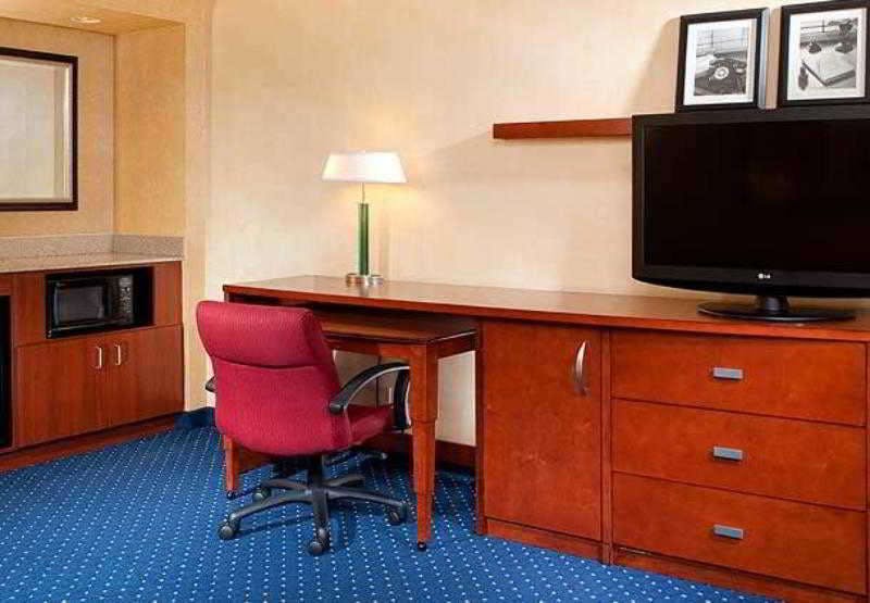 Courtyard by Marriott Detroit Dearborn