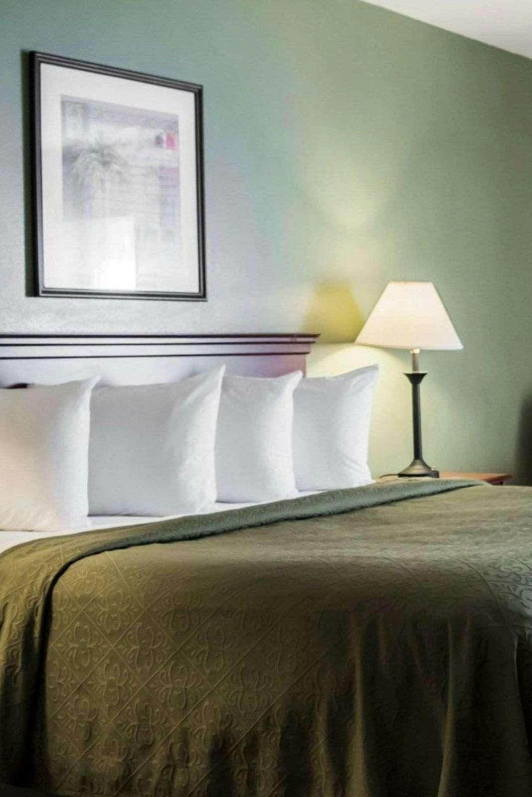 Hotel Quality Inn & Suites Tampa near Fairgrounds and Casino photo 1