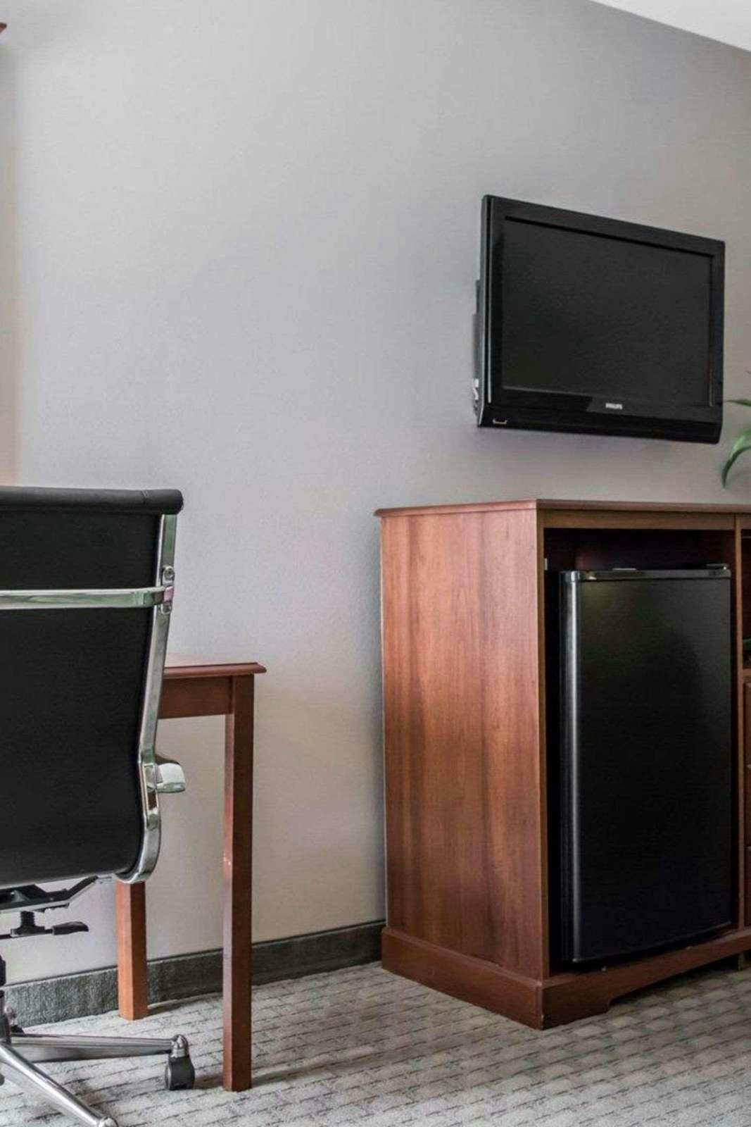 Hotel Quality Inn & Suites Tampa near Fairgrounds and Casino photo 2