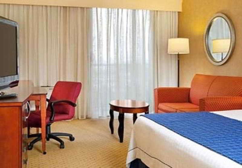 Hotel Courtyard Long Beach Downtown photo 2