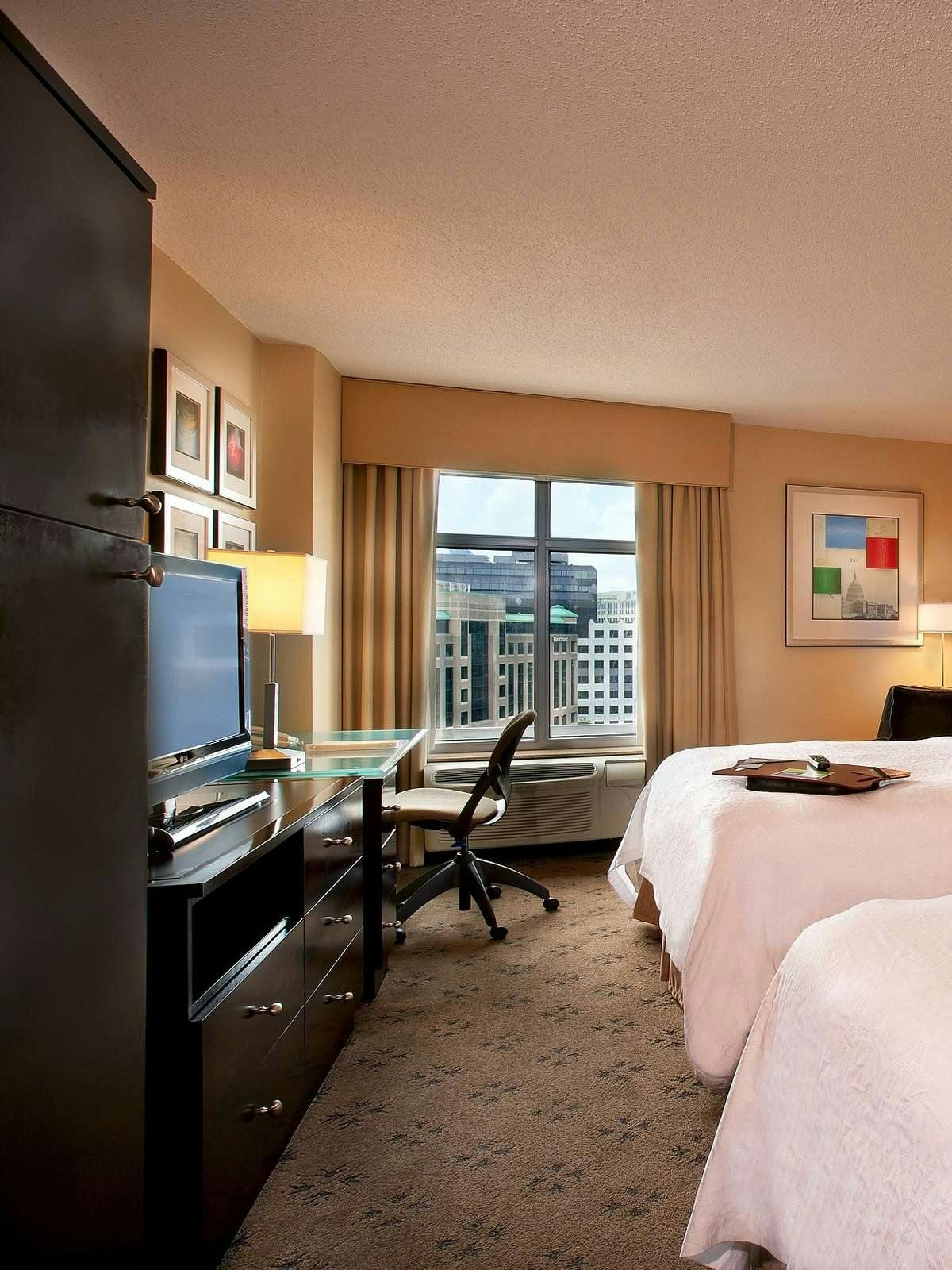 Hotel Hampton Inn Convention Center photo 2