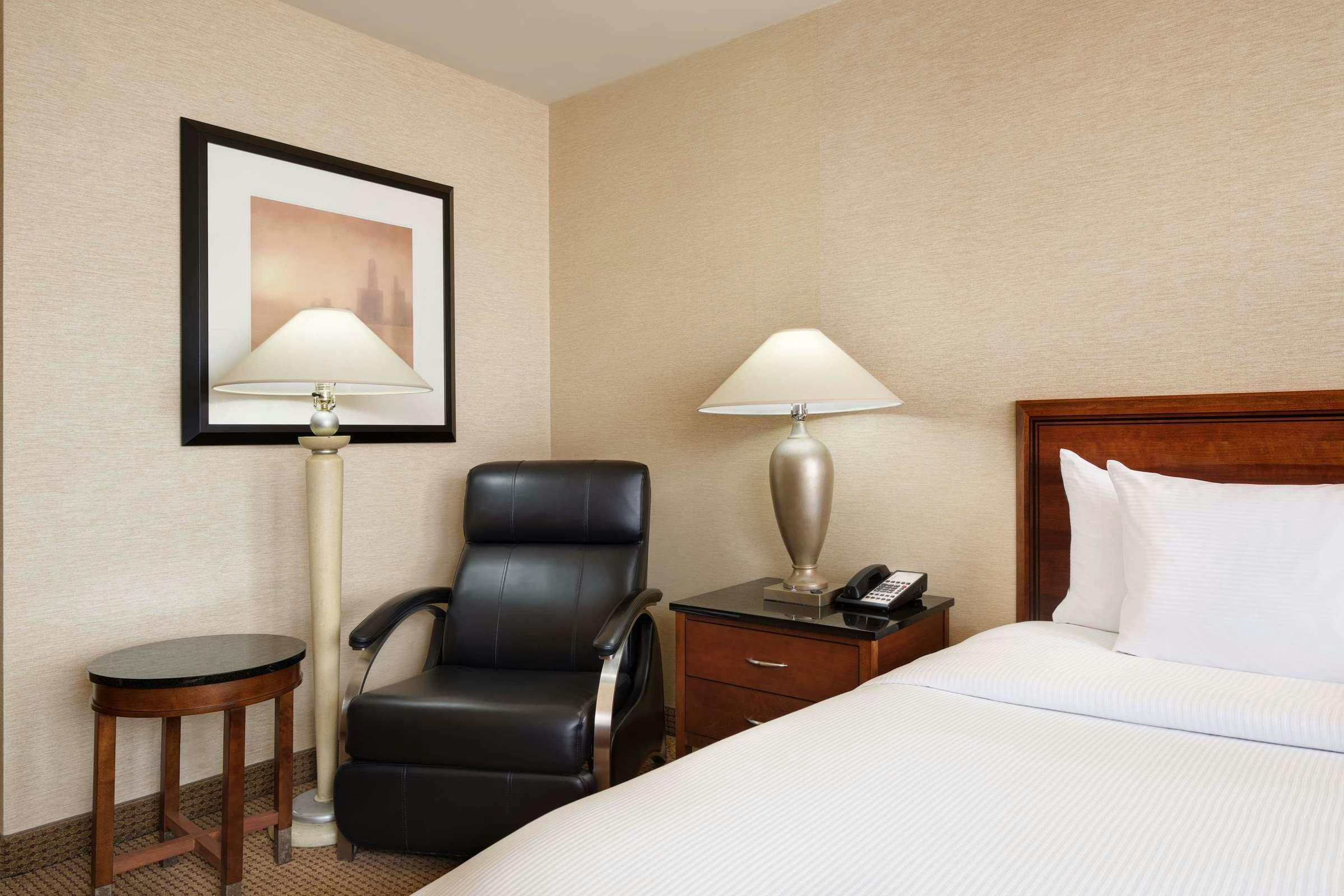 Hotel Hilton Chicago O'Hare Airport photo 4