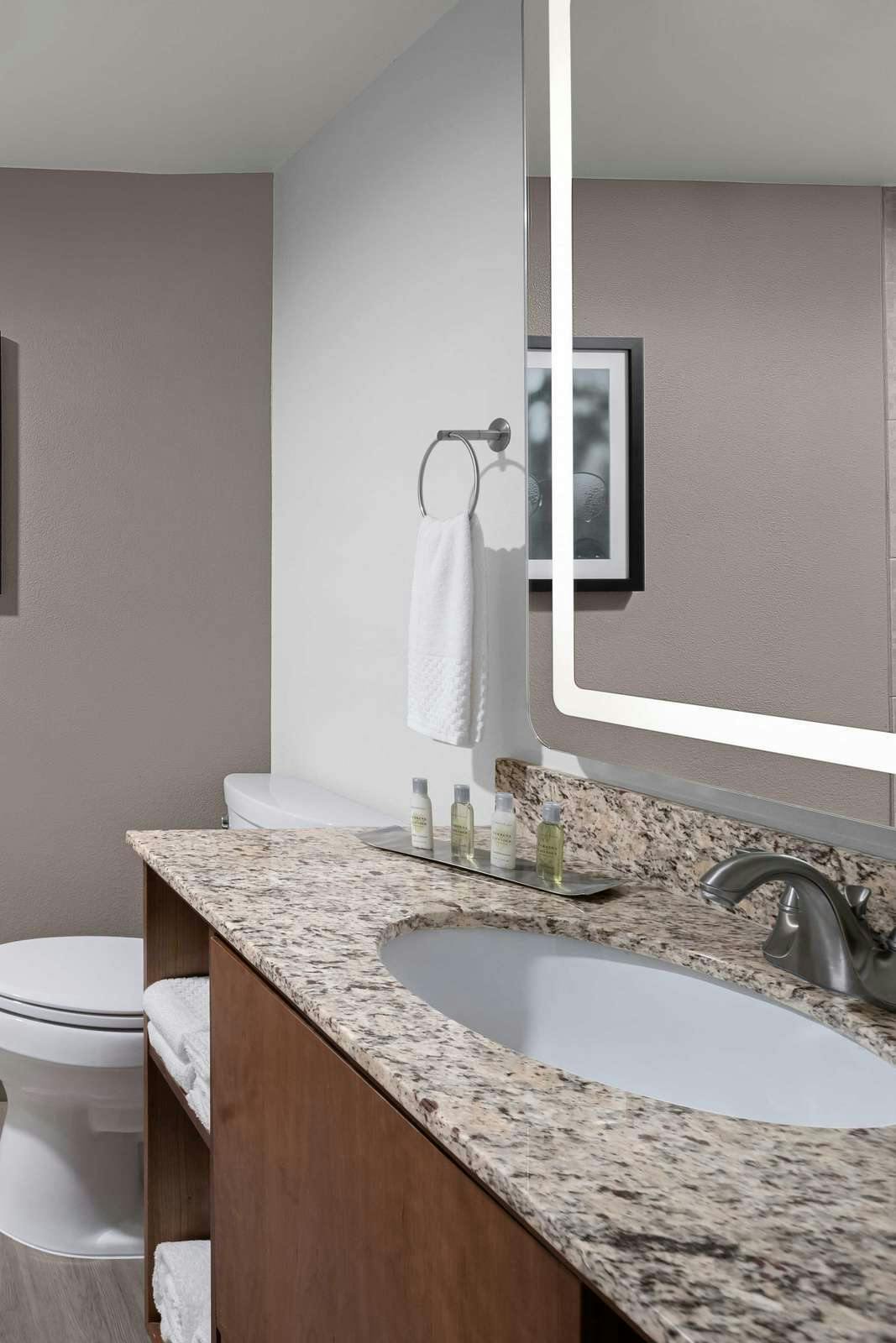 Hotel Alloy – A Double Tree by Hilton photo 4