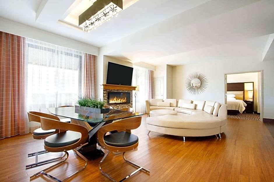 Hotel Embassy Suites by Hilton Fayetteville Fort Bragg photo 5