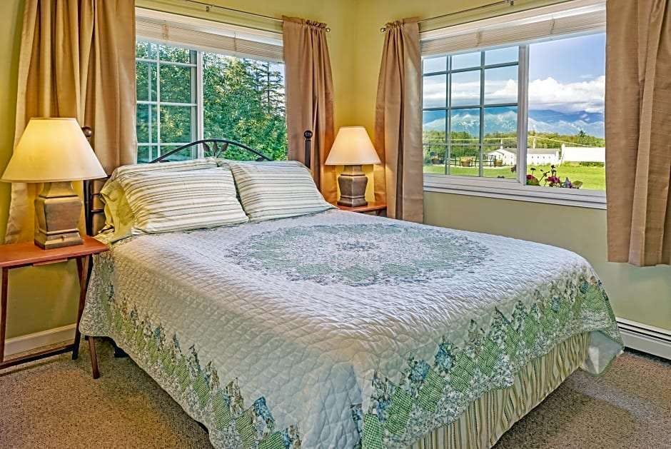 Hotel Alaska Garden Gate B&B and Cottages photo 3