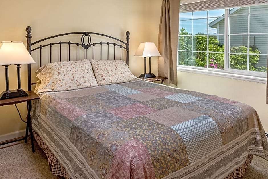 Hotel Alaska Garden Gate B&B and Cottages photo 4