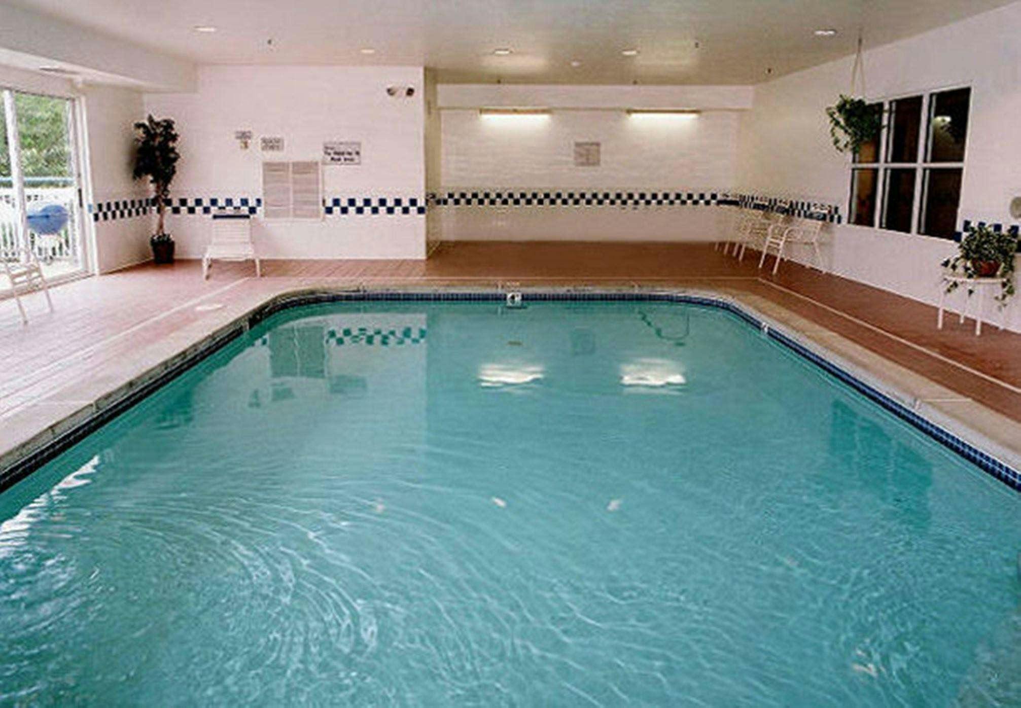 Hotel Baymont by Wyndham St. Charles photo 5