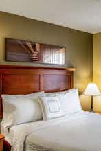 Hotel TownePlace Suites Baltimore BWI photo 4
