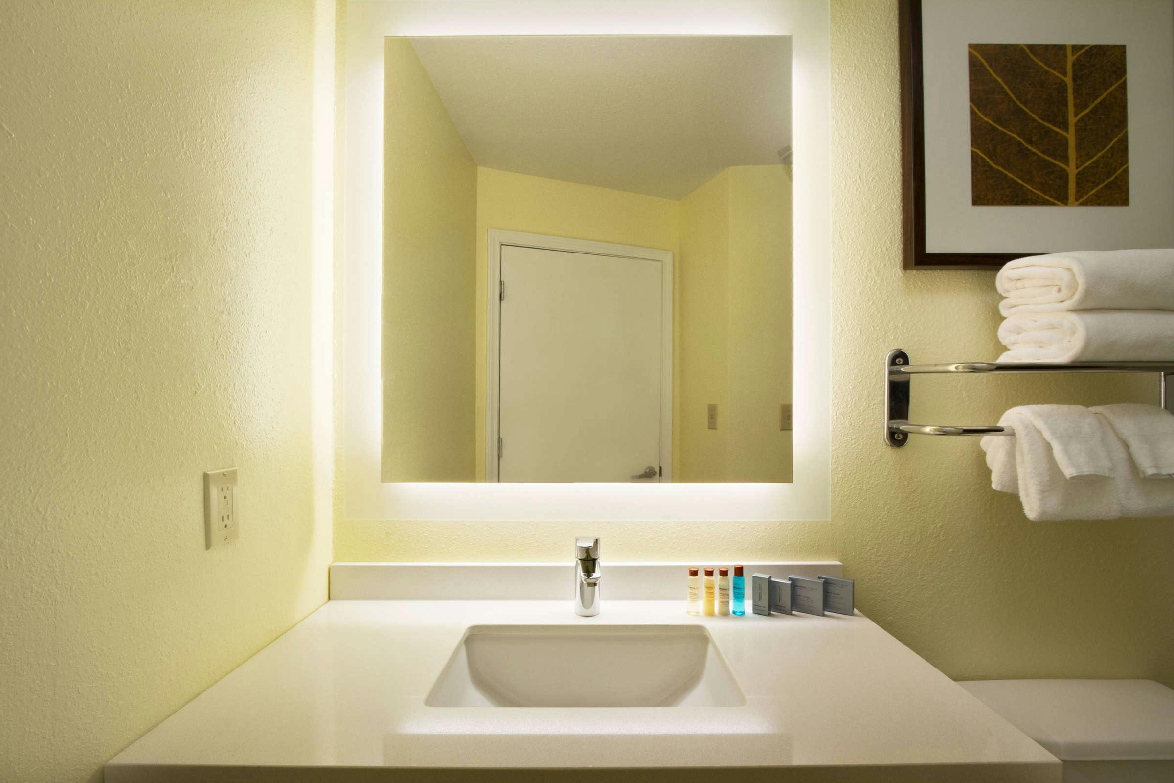 Hotel MainStay Suites Raleigh - Cary photo 2