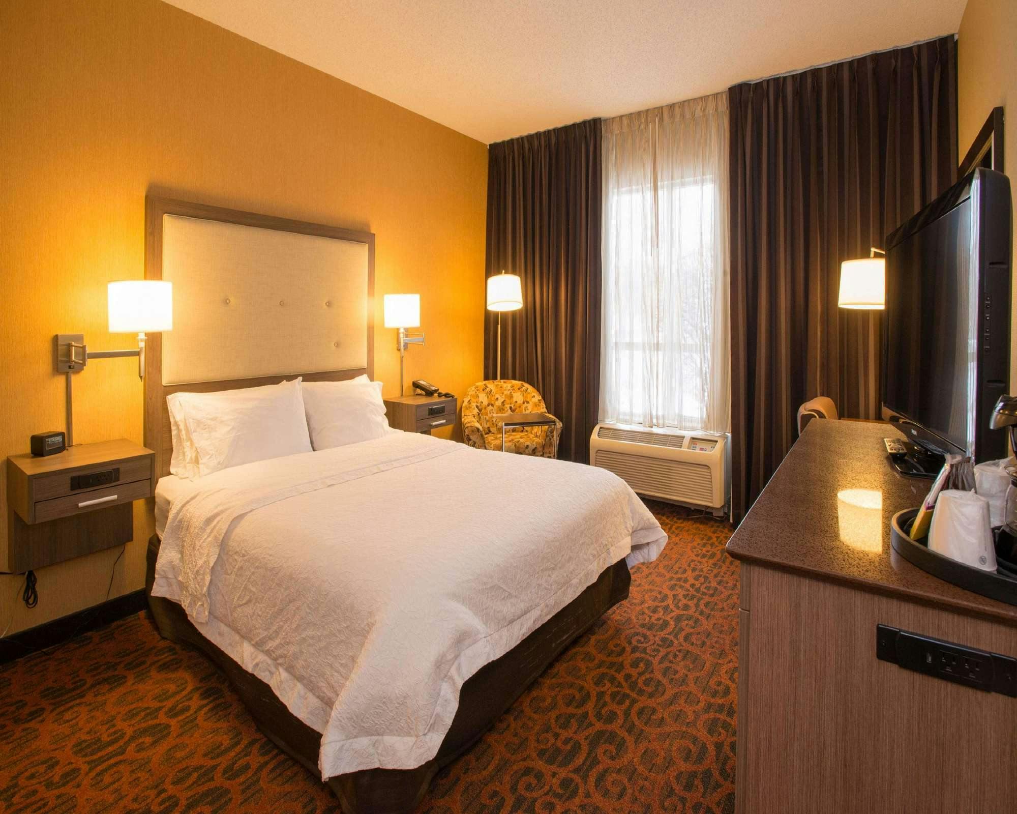 Hotel Hampton Inn by Hilton Toronto-Mississauga West hotel photo 1