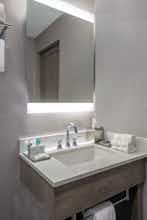 Hotel Wyndham Garden LaGuardia South photo 2
