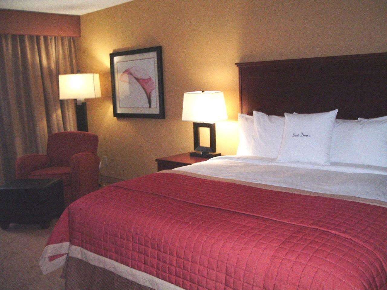 Hotel Doubletree by Hilton Hotel Fayetteville photo 2