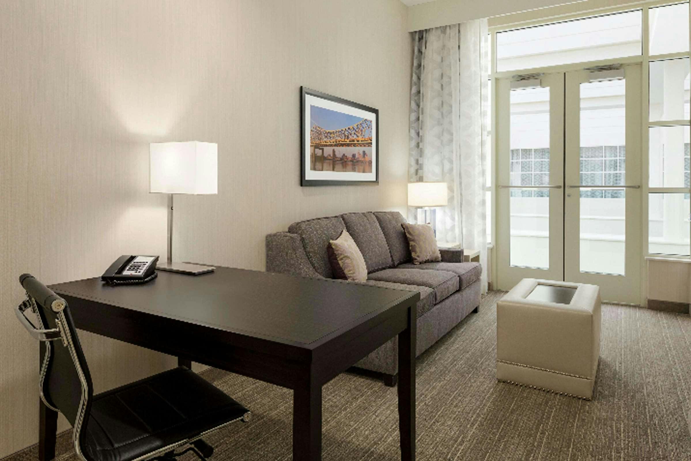 Hotel Embassy Suites Louisville Downtown photo 4