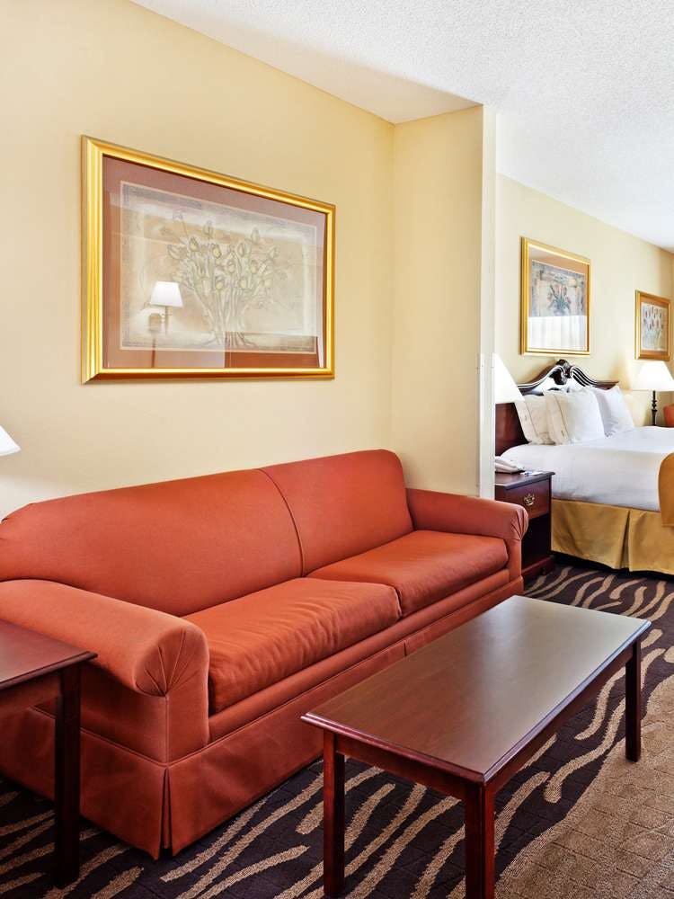 Hotel Holiday Inn Express Hotel & Suites Florence photo 3