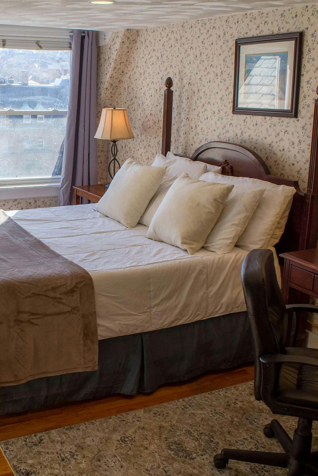 Hotel Beacon Inn at 1750 Beacon St. photo 3