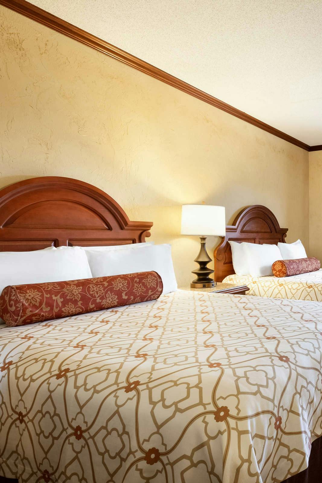 Hotel Chateau on the Lake Resort Spa & Convention Center photo 3