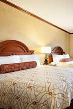 Hotel Chateau on the Lake Resort Spa & Convention Center photo 3