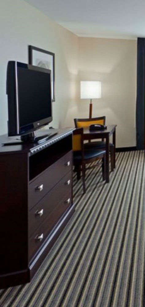 Hotel Holiday Inn Express Hotel & Suites Batavia photo 3