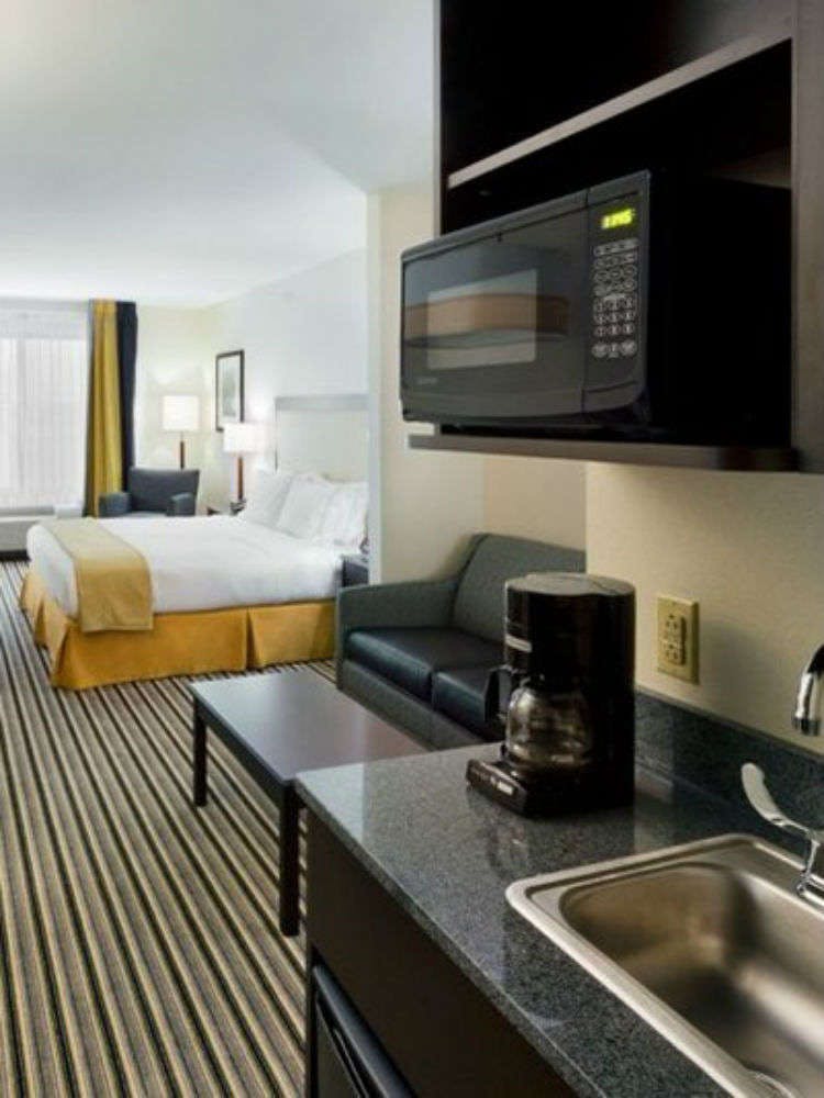 Hotel Holiday Inn Express Hotel & Suites Batavia photo 4