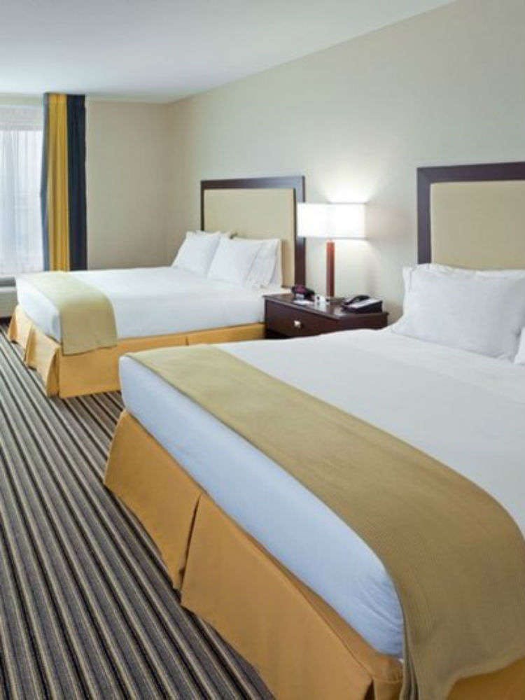 Hotel Holiday Inn Express Hotel & Suites Batavia photo 2