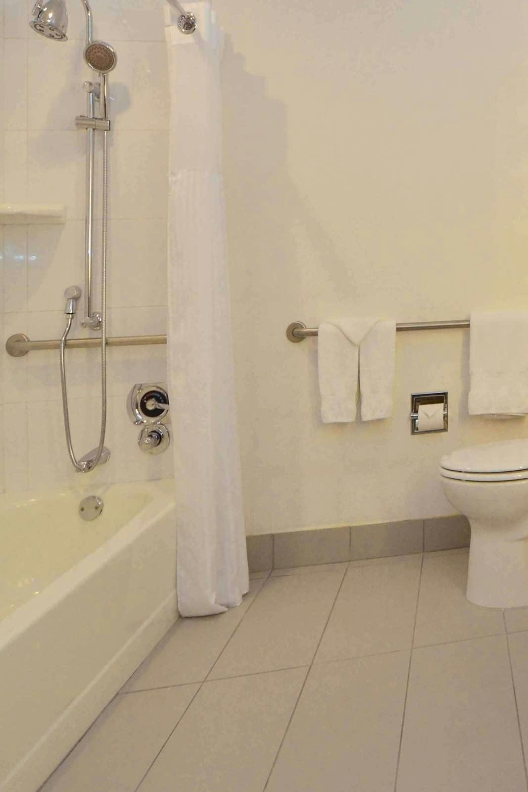 Hotel Doubletree by Hilton Newark - Fremont photo 4