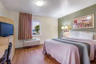 Hotel HomeTowne Studios & Suites by Red Roof Bentonville photo 2