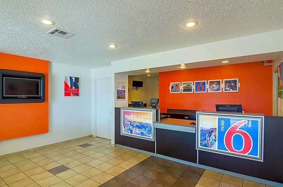 Hotel Motel6 Lawton, OK photo 2