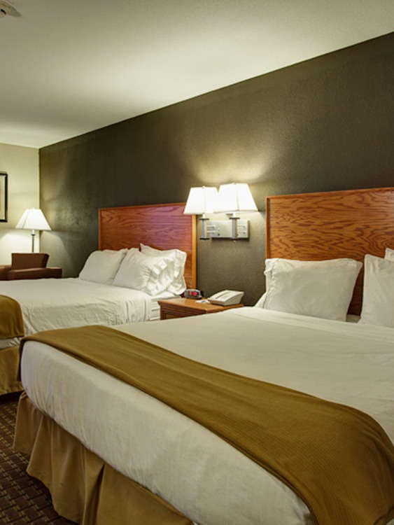 Hotel Holiday Inn Express Hotel & Suites Bucyrus photo 2