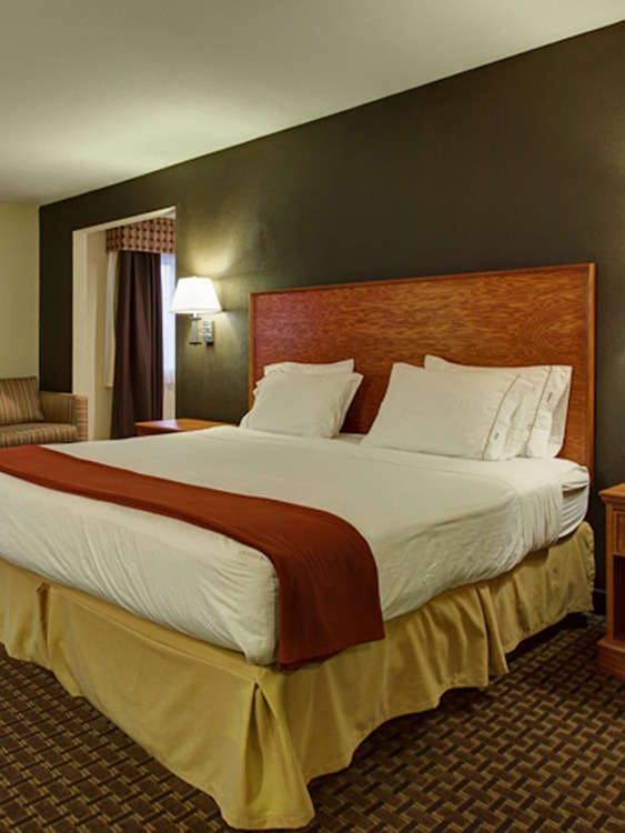 Hotel Holiday Inn Express Hotel & Suites Bucyrus photo 1
