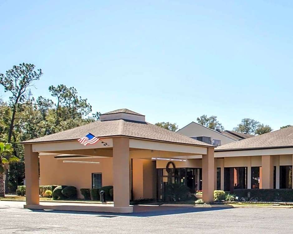 Quality Inn & Suites Pensacola Bayview