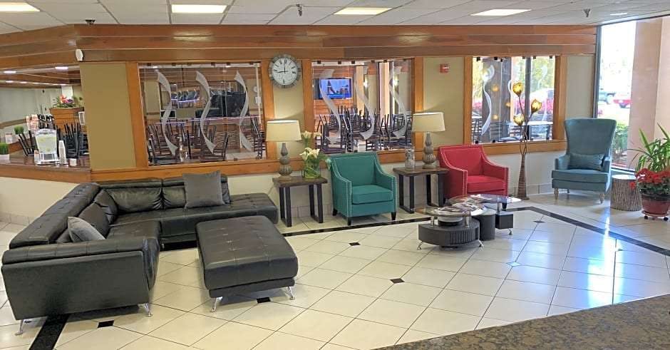 Hotel Quality Inn & Suites Pensacola Bayview photo 1